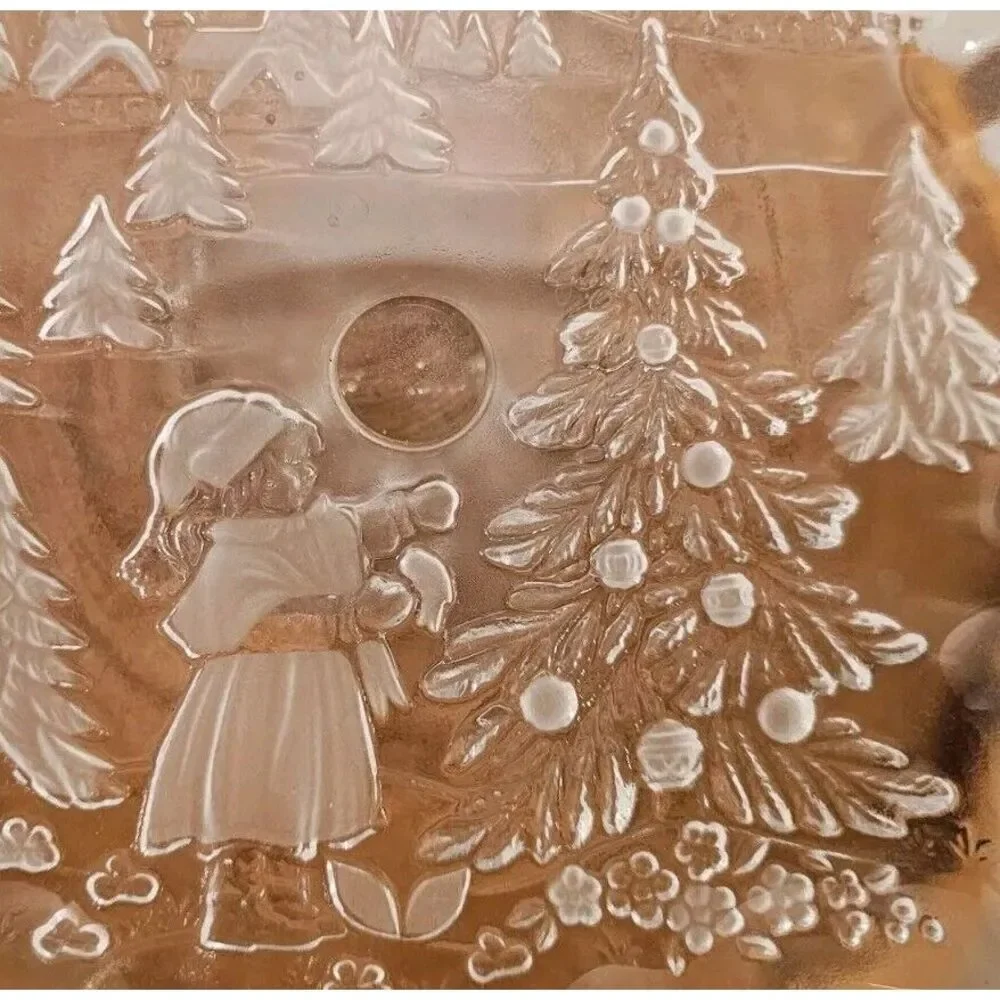 Mikasa Christmas Story Etched‎ Glass Pedestal Bon Bon Dish Cookie Plate Fluted